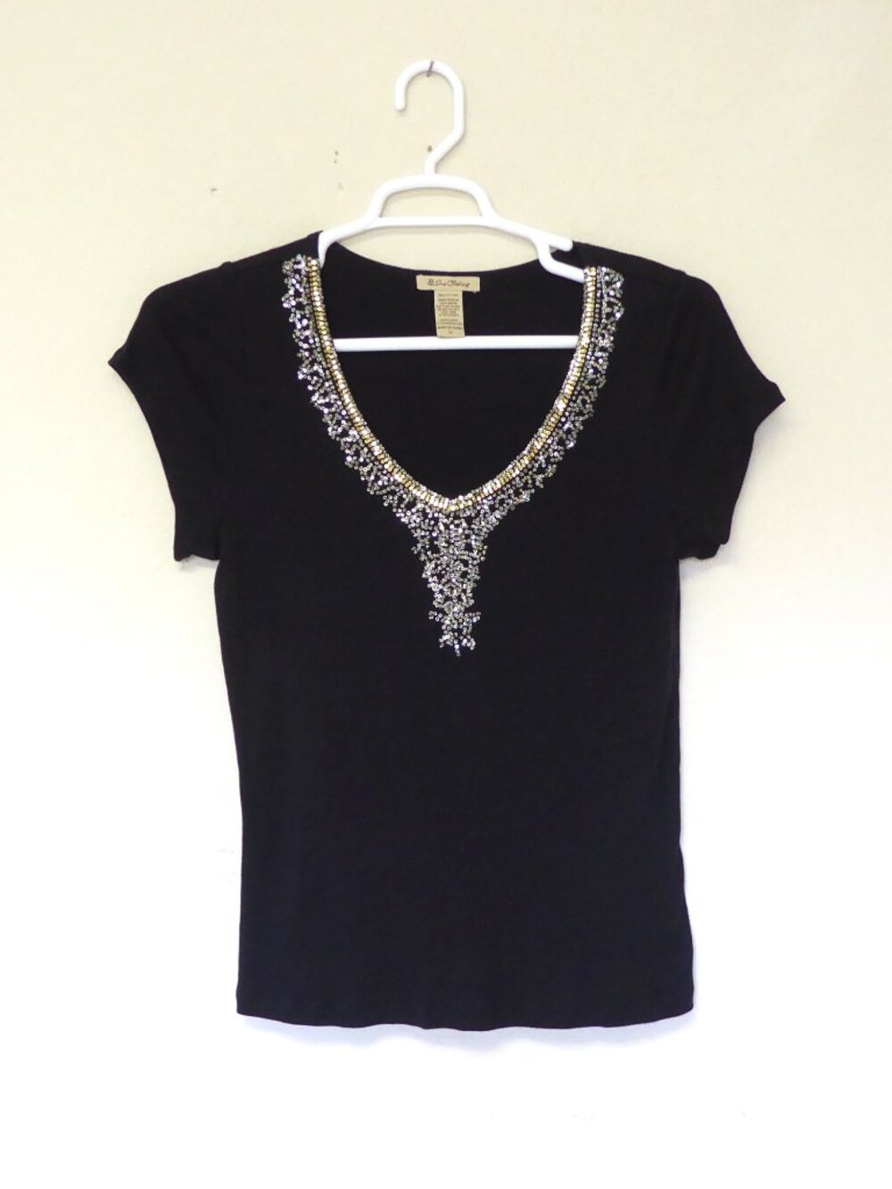 One clothing black ribbed v neck top with silver and gold sequin beading size 1X